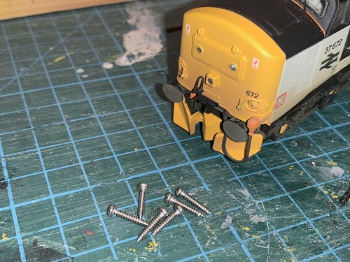 Six body screws - six,